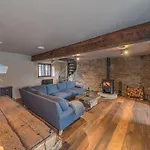 Villa Quirky Retreats - The Old Stable *