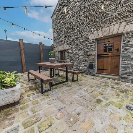 Quirky Retreats - The Barn Villa *