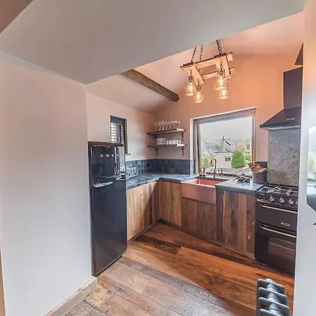 Quirky Retreats - The Barn Villa Staveley (Cumbria)