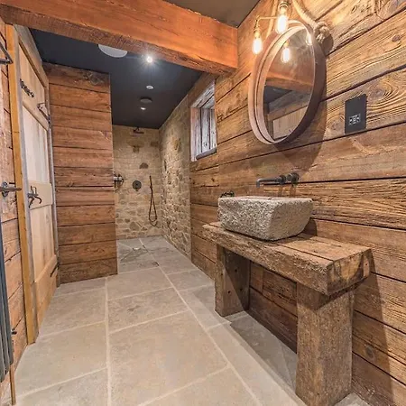 Quirky Retreats - The Barn Villa *