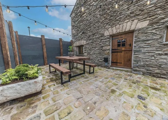 Quirky Retreats - The Old Stable Villa *