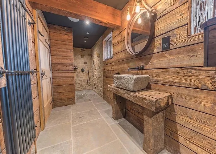 Quirky Retreats - The Old Stable Villa *