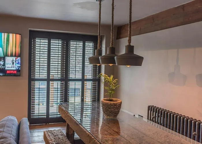 Quirky Retreats - The Old Stable Villa Staveley (Cumbria)