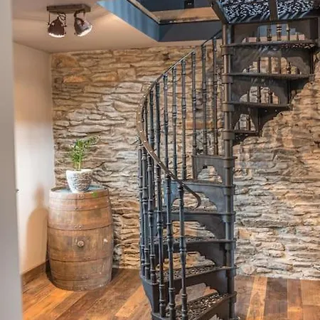 Quirky Retreats - The Barn *